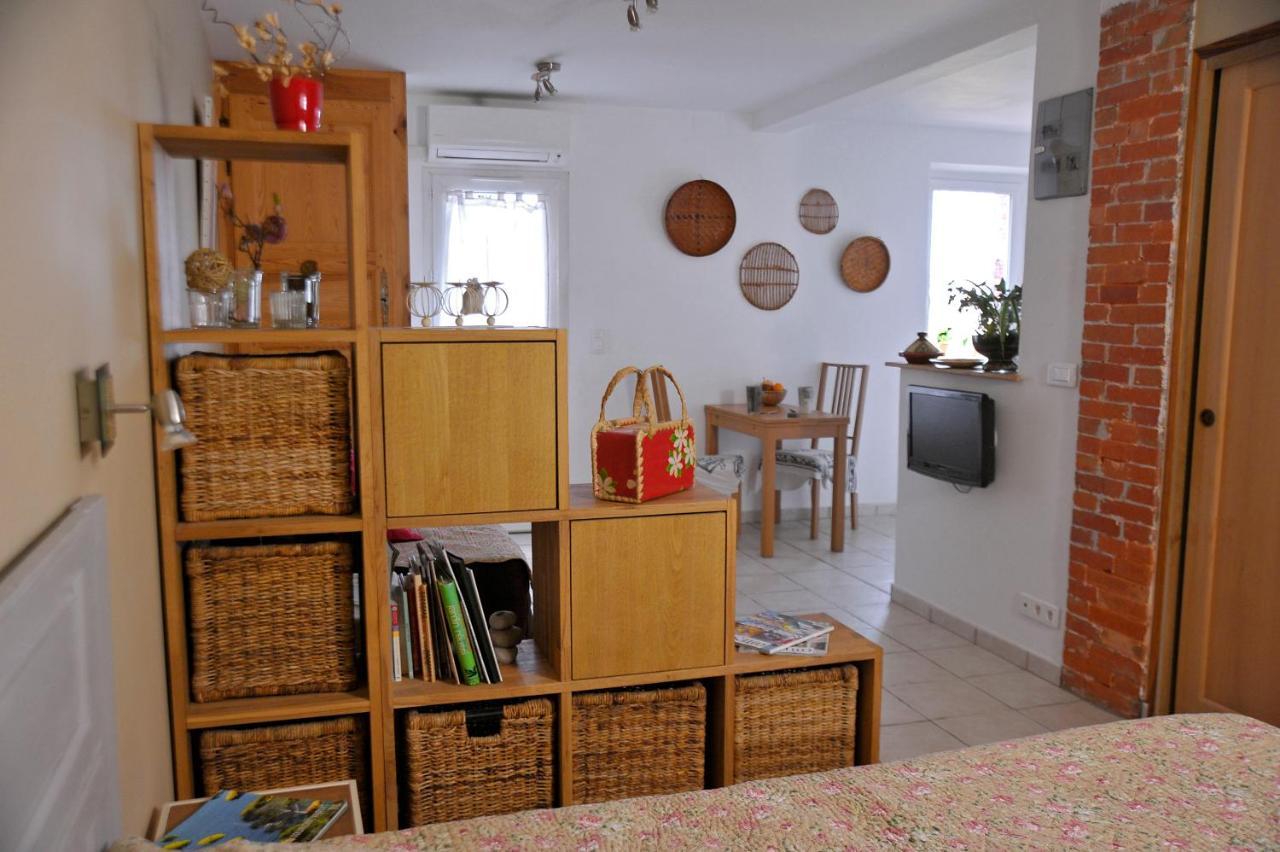 Bed And Breakfast La Maison De Nathalie Les Mayons Екстериор снимка