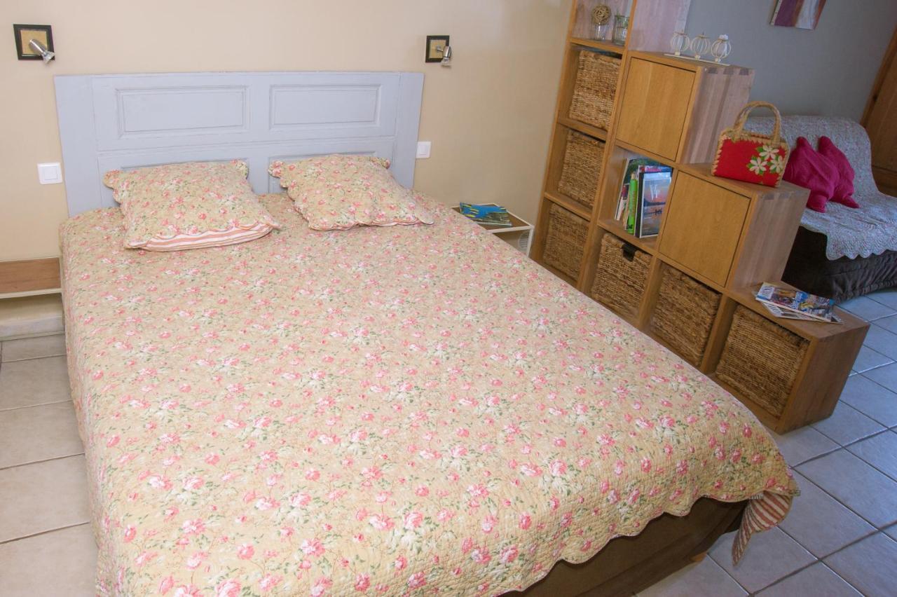 Bed And Breakfast La Maison De Nathalie Les Mayons Екстериор снимка