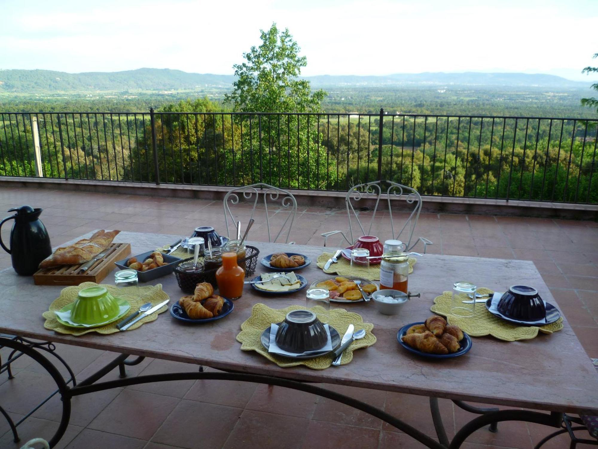 Bed And Breakfast La Maison De Nathalie Les Mayons Екстериор снимка