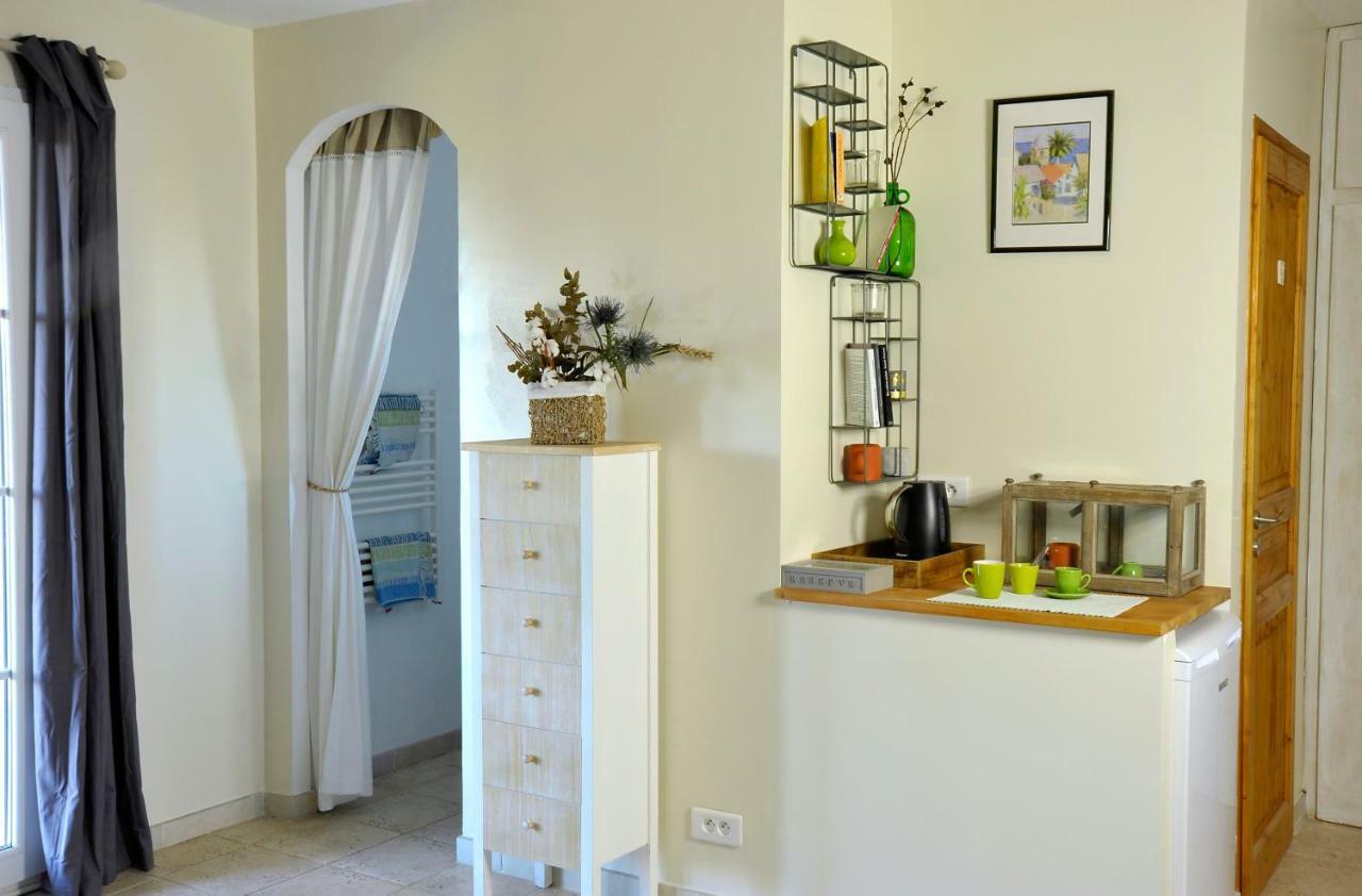 Bed And Breakfast La Maison De Nathalie Les Mayons Екстериор снимка